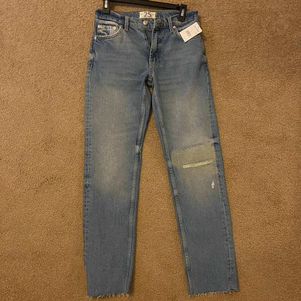 Free People jeans. NWT size 25. Distressed knee